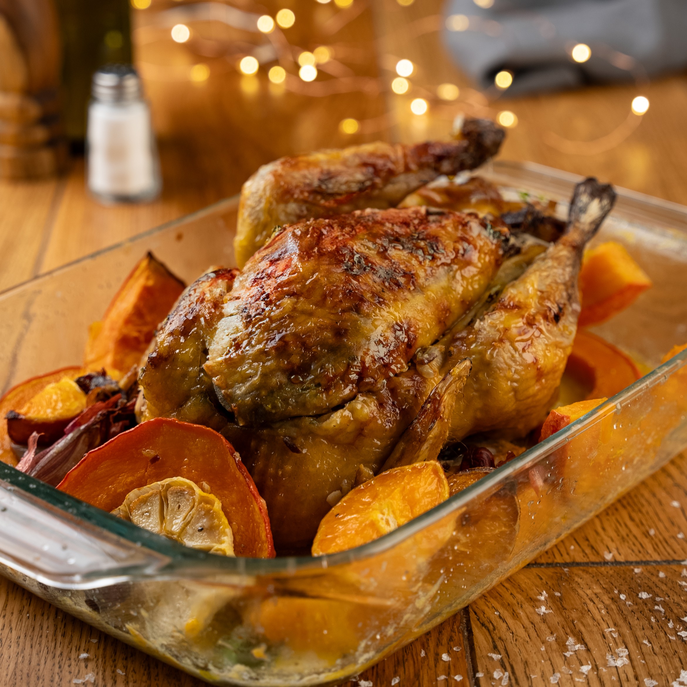 Miniature (9_16) - Pintade roÌ_tie aux potimarrons, beurre de mandarine et poitrine fumeÌ_e